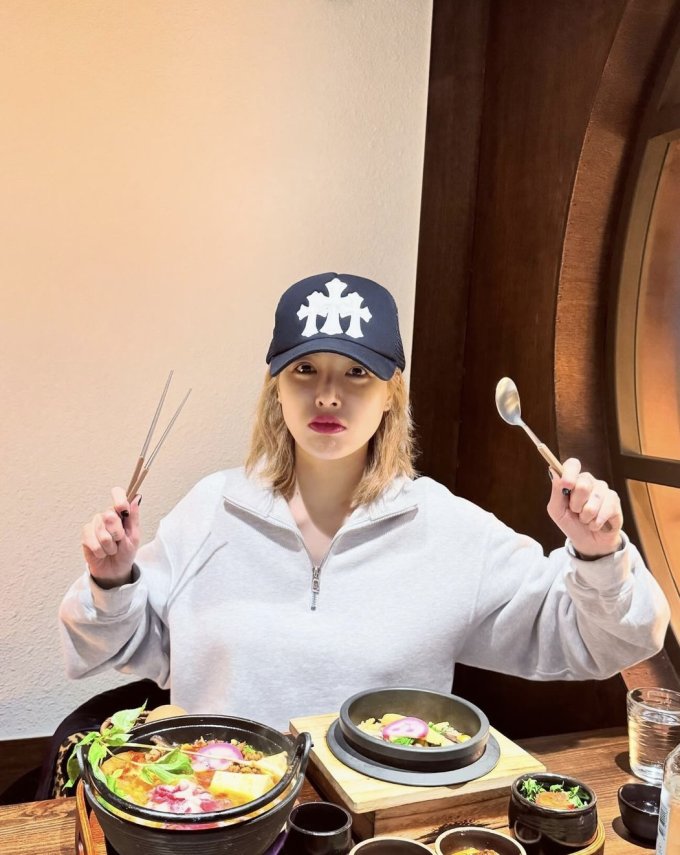 泫雅攜新歌回歸！曝曾瘦剩40kg每天只吃一份飯卷+小野馬健康減重/護膚秘訣公開