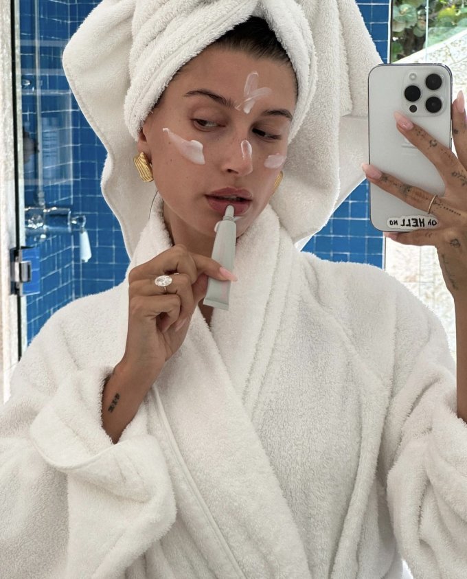 小賈斯汀要當爸爸了！甜曬愛妻海莉六個月孕肚宣布懷孕+「街拍女王」護膚秘訣