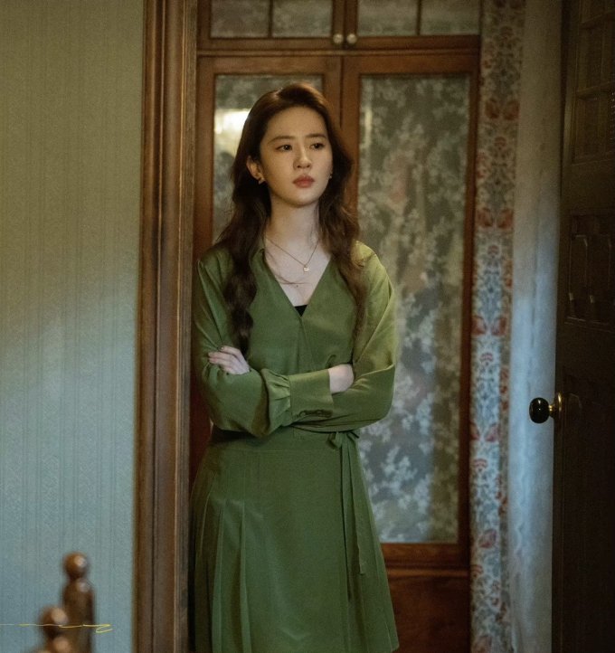 劉亦菲《玫瑰的故事》仙氣造型大盤點！夏日必學4大實用穿搭技巧+同款推薦