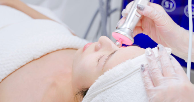 皮膚如何變白？8個最有效的美白方法+美白產品推薦！輕鬆擊退暗沉色斑