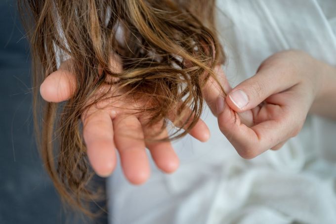 頭髮打結原因｜頭髮毛躁常打結？5大頭髮打結原因+解決頭髮打結方法
