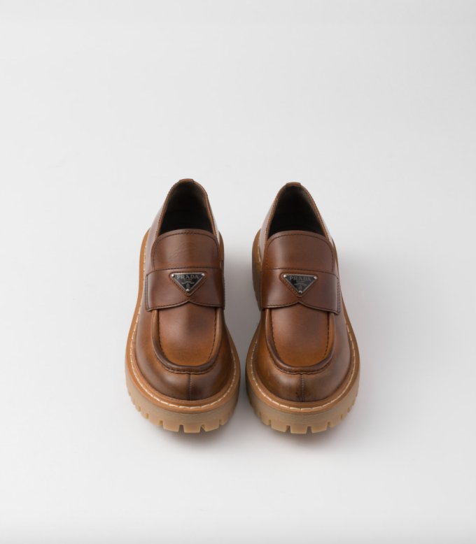 Prada樂福鞋價格2025｜高CP值推薦+Prada樂福鞋穿搭！Emma Watson/黑豹公主Letitia Wright都愛穿