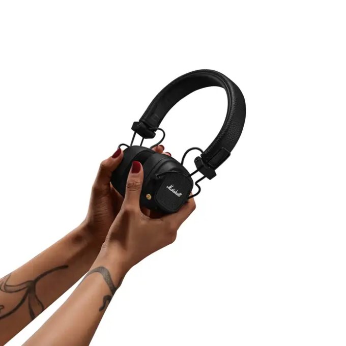 情人節禮物男友2025｜23款送男朋友實用情人節禮物排行榜！音箱/耳機/波鞋/客製化