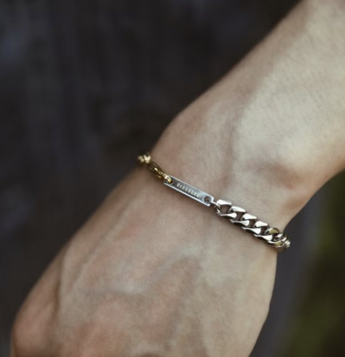 情人節禮物男友2025｜23款送男朋友實用情人節禮物排行榜！音箱/耳機/波鞋/客製化