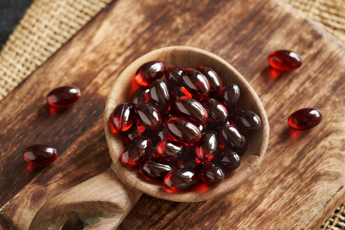 蝦青素推薦2025｜蝦青素功效/每日攝取量/副作用一文看清+蝦青素食物清單