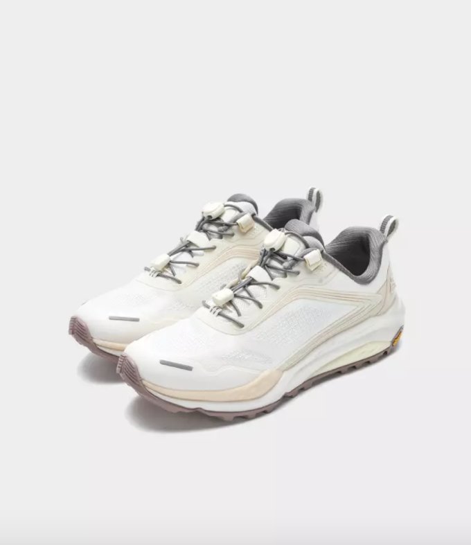 新手跑步裝備推薦2025｜慢跑裝備女生必備清單！跑鞋/運動服/運動襪兼顧舒適度及安全性