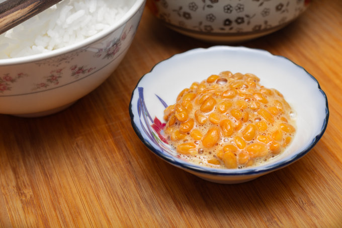 納豆激酶推薦2025｜納豆通血管、降膽固醇？天然納豆激酶功效/副作用/攝取量一文看清