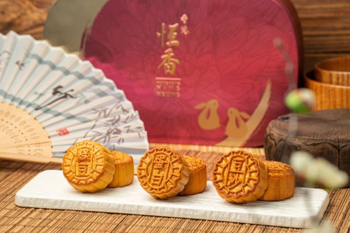 中秋月餅推薦2025｜香港30款人氣介紹+月餅價錢！酒店傳統月餅/陳皮紅豆/奶黄/開心果/黑刺榴槤冰皮月餅全收錄