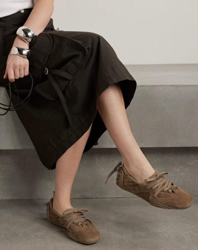 好穿芭蕾平底鞋推薦2025｜balletcore穿搭必入手芭蕾平底鞋品牌top10！Repetto/Chloé/Miu Miu芭蕾鞋清單