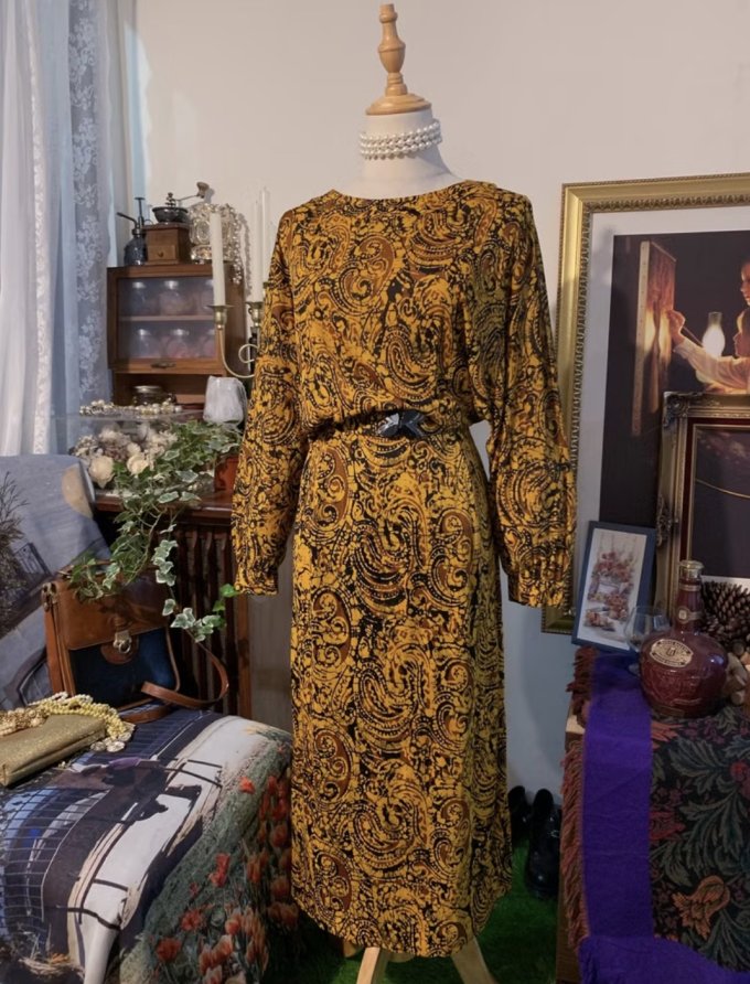 古著穿搭技巧2025｜古著穿搭女生必買百搭單品推薦！古著襯衫/洋裝/外套精選清單