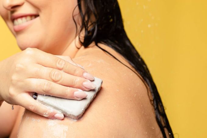 LUSH 按摩芭評價2025｜助眠神器甜睡時光鎂鹽按摩芭！配合瀉鹽方塊一秒入睡