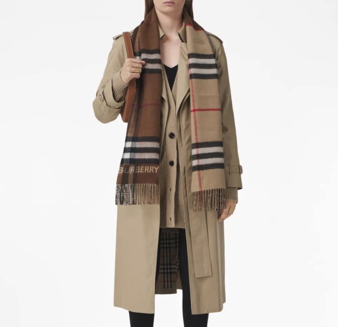 Burberry圍巾2025｜10款Burberry頸巾女裝推薦！Burberry圍巾經典款/雙面/淨色精選清單